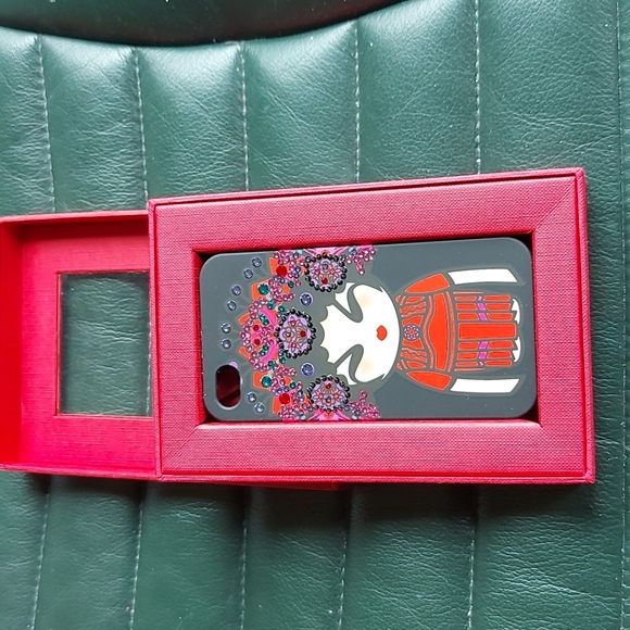Vivienne Tam Opera Girl Apple Ipad Case - Picture 3 of 7
